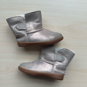UGG keelan metallic glitter size 7T